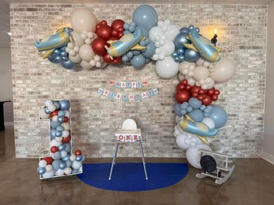 Birthday airplane balloon arch
